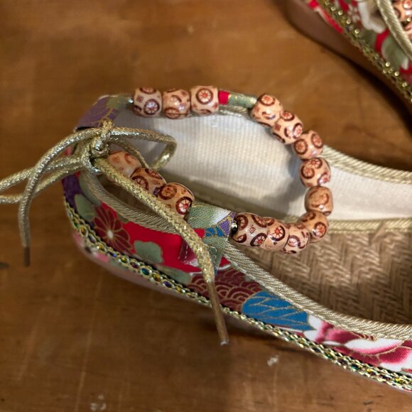 Floral Flats Size 7 - Picture 3 of 7